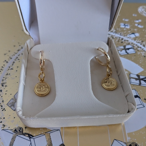 Chanel - Picture 5 of 10